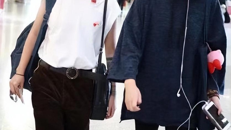 窦靖童被曝与宋妍霏同居天后之女恋情疑云引发热议